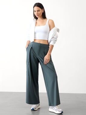ATHLETA Pinnacle High Rise Wide Leg Cargo Trouser in Eden - 16